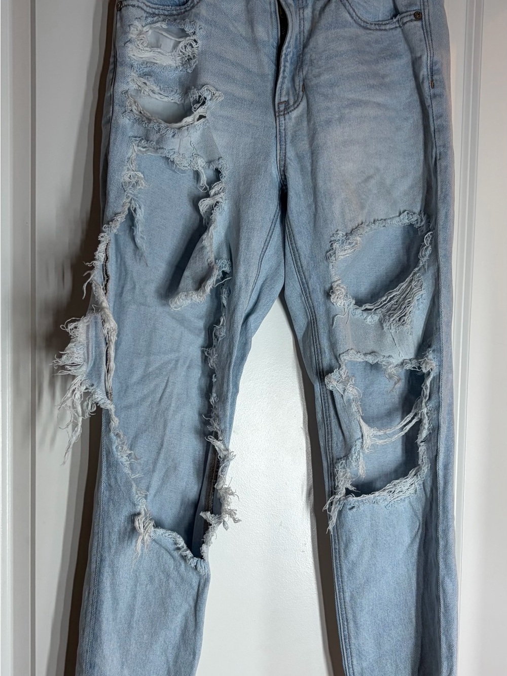 American Eagle Light Wash Very Distressed Women’s Jeans
